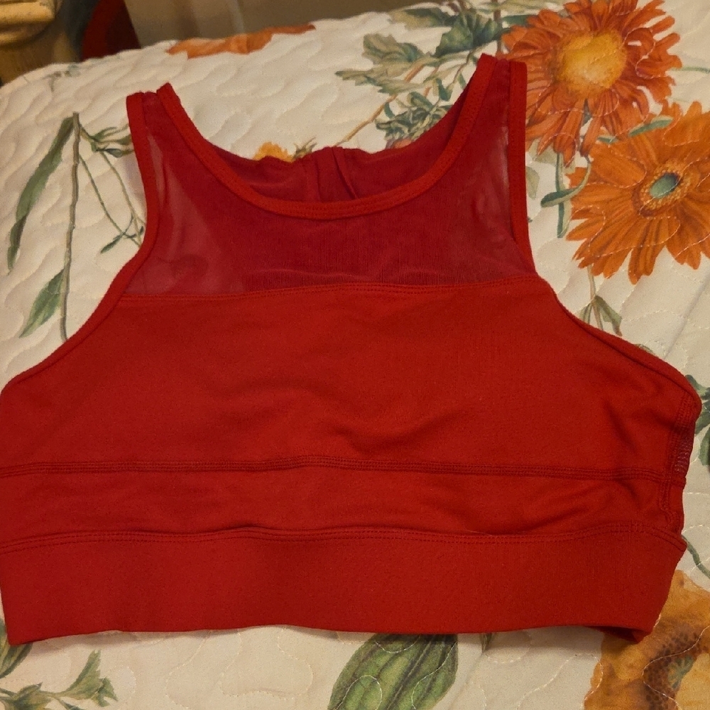 Vibrant Red Racerback Sports Bra with Seamless Comfort